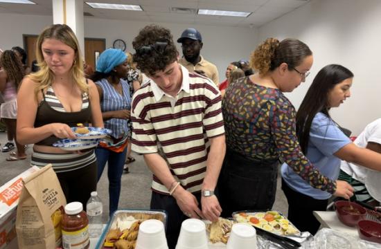 Students grabbing food